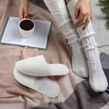 Laden Sie das Bild in den Galerie-Viewer, Hotel &amp; Spa Slipper geschlossen, weiß, unisex, 29cm, SPA
